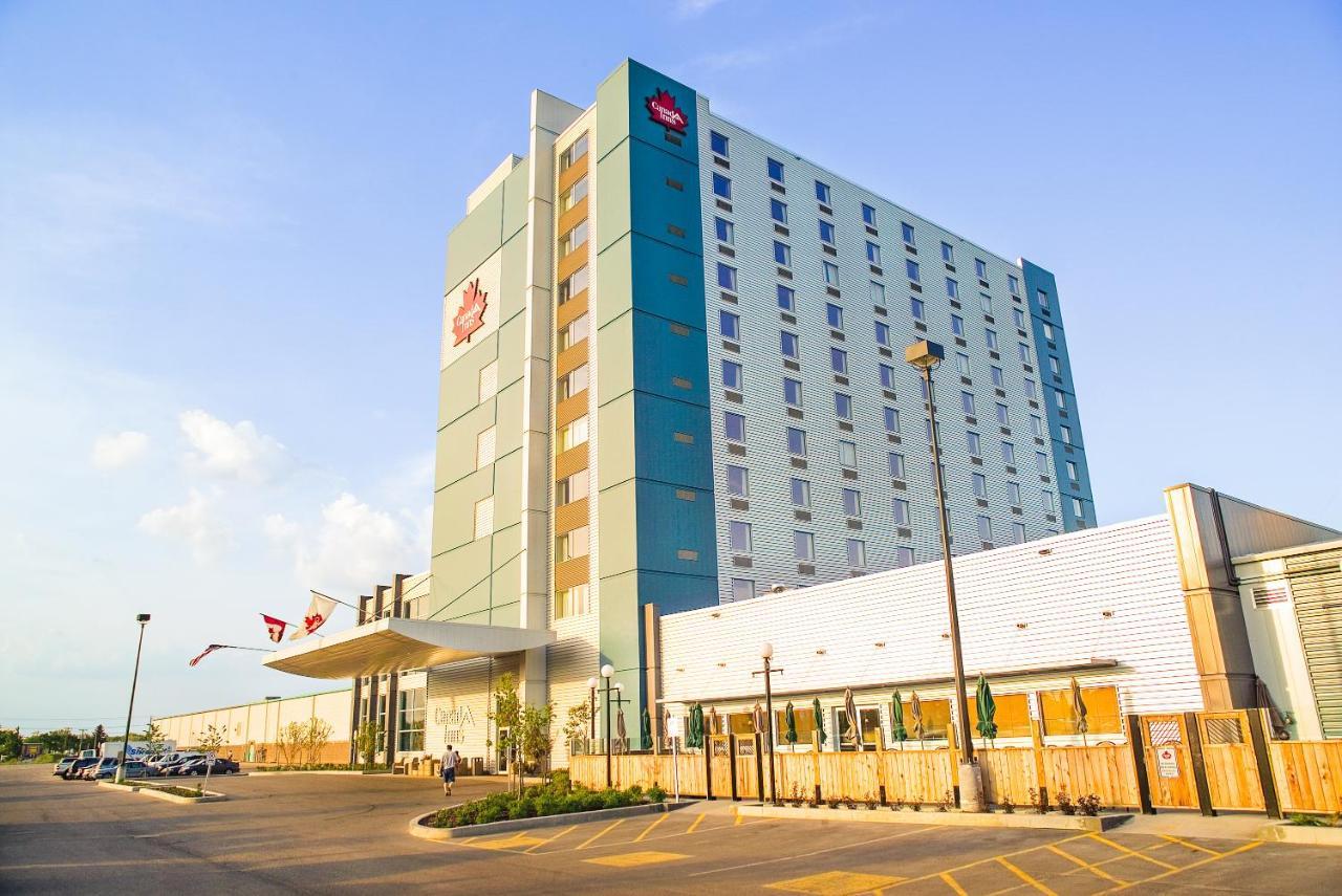 Canad Inns Destination Centre Brandon Exteriör bild